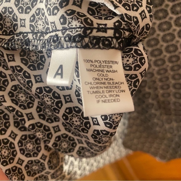 Ann Taylor LOFT Black and White Double Patterned Long Sleeve Top - Picture 4 of 6